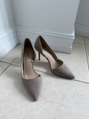 Old Navy Taupe Suede D’Orsay Pumps size 11